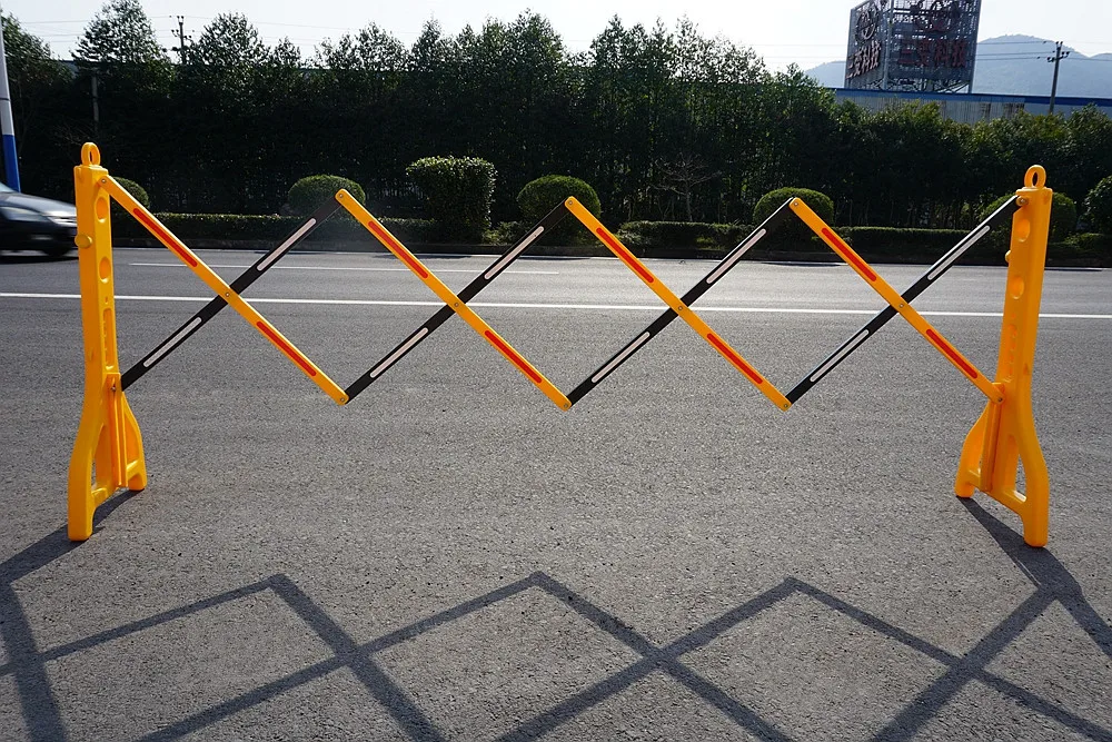 Outdoor Portable Traffic Expandable Safety Barricade Yellow Plastic Barriers
